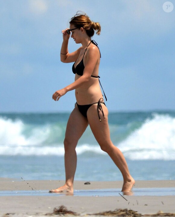 Exclu - Olivia Wilde, vacancière ultra sexy à la plage. Wilmington, le 22 août 2012.