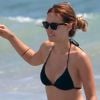 Exclu - La sexy Olivia Wilde joue les naïades en bikini noir sur une plage de Wilmington en Caroline du Nord. Le 22 août 2012.