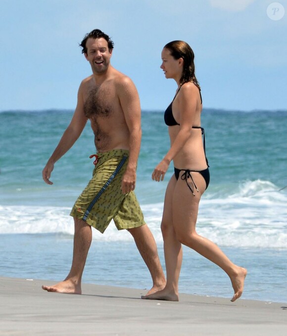 Exclu - Olivia Wilde et son petit ami Jason Sudeikis passent un moment à la plage. Wilmington, le 22 août 2012.