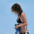 Exclu - Olivia Wilde en bikini et avec son chien sur une plage de Wilmington en Caroline du Nord. Le 22 août 2012.