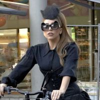 Lady Gaga : Tatouage, bière, vélo et shopping... La chanteuse en roue libre