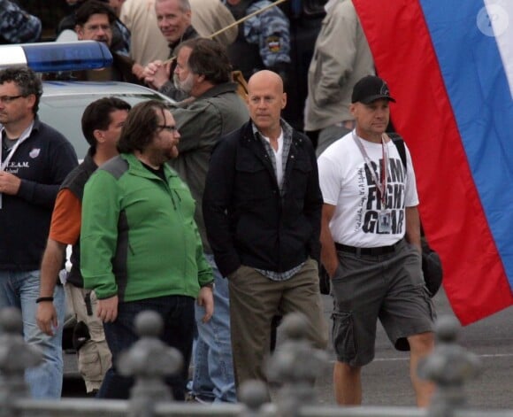 Willis sur le plateau de tournage de Die Hard 5: A Good Day To Die Hard à Budapest le 2 juin 2012