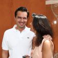 Faustine Bollaert et son compagnon Maxime Chattam, très complices, à Roland Garros en mai 2012