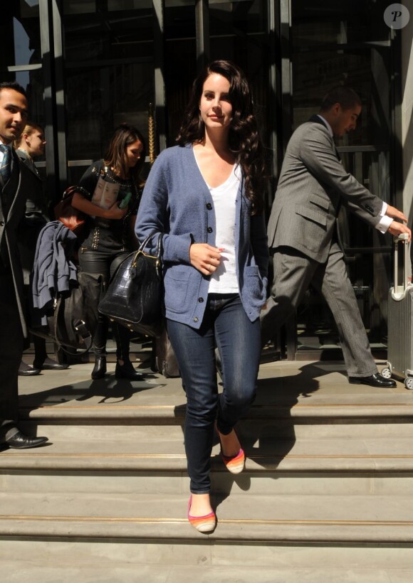 Lana Del Rey sort de son hôtel le 5 septembre 2012 à Londres