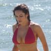 Kelly Brook, sublime en bikini, sur une plage paradisiaque, le 29 avril 2010.