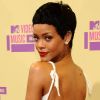 Rihanna signe une arrivée de star au Staples Center pour assister et prester aux MTV Video Music Awards 2012. Los Angeles, le 6 septembre 2012.
