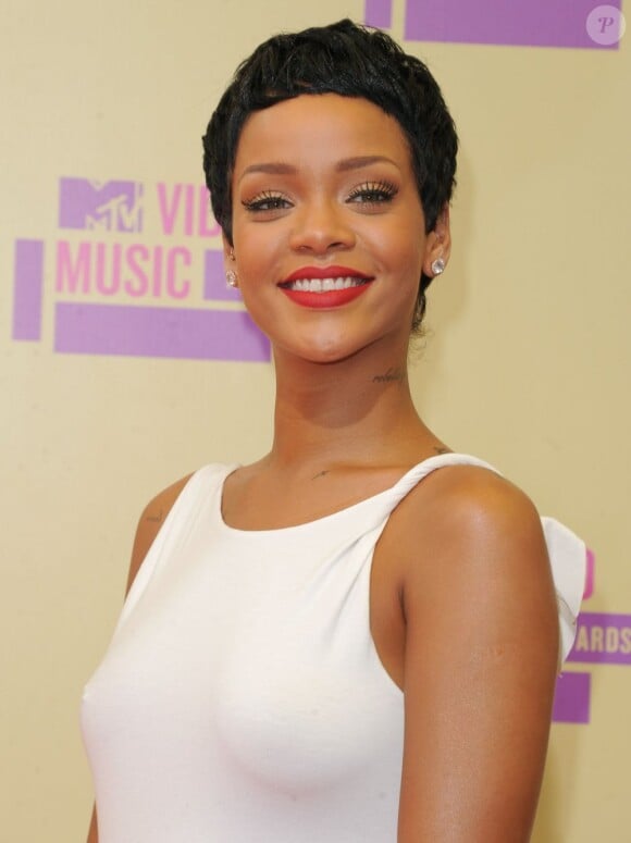 Rihanna, sublime à son arrivée au Staples Center pour assister et prester aux MTV Video Music Awards 2012. Los Angeles, le 6 septembre 2012.