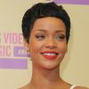Rihanna, sublime à son arrivée au Staples Center pour assister et prester aux MTV Video Music Awards 2012. Los Angeles, le 6 septembre 2012.