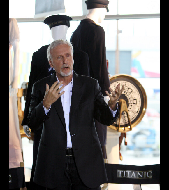 James Cameron visite le musée consacré au Titanic à Belfast, Irlande du Nord. Le 7 juillet 2012.