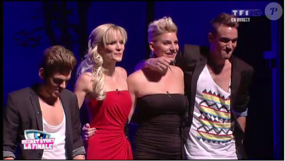 Les finalistes font leurs adieux à la maison lors de la finale de Secret Story 6, vendredi 7 septembre 2012 sur TF1 - Place à l'émotion