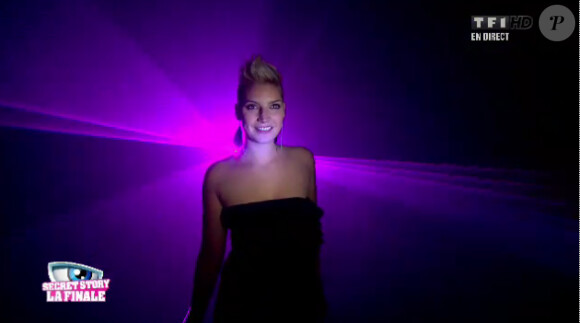 Nadège arrive sur le plateau de la finale de Secret Story 6, vendredi 7 septembre 2012 sur TF1