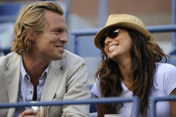 Eva Longoria assiste à la demi-finale dame du tournoi de l'US Open avec le vice président américain de Moët & Chandon, Ludovic du Plessis, à New York, le 7 septembre 2012