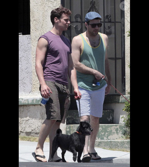 Zachary Quinto et Jonathan Groff, en juillet 2012.