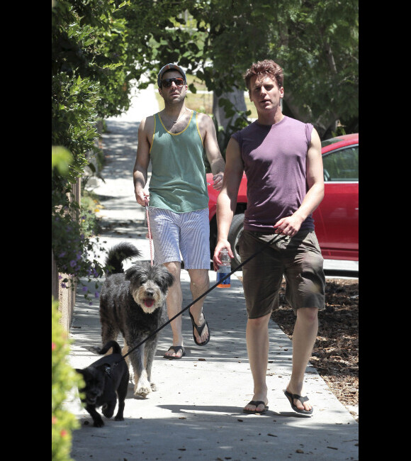 Zachary Quinto et Jonathan Groff, en juillet 2012.