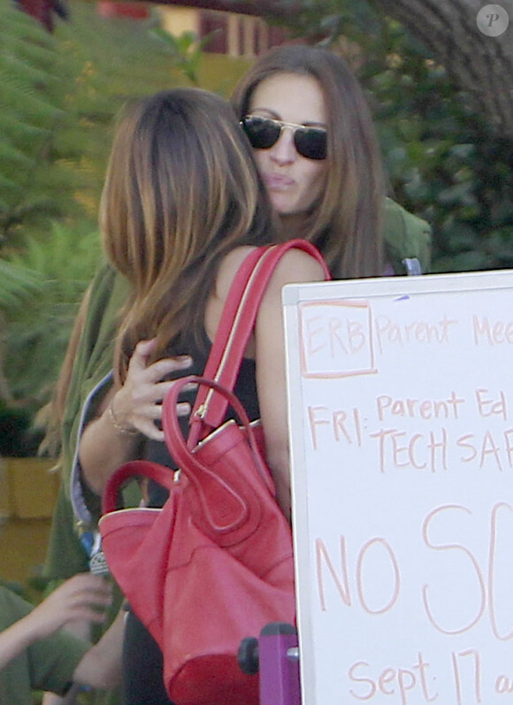 Julia Roberts est allée chercher ses deux garçons Phinnaeus et Henry Moder à leur école de Pacific Palisades le 13 septembre 2012