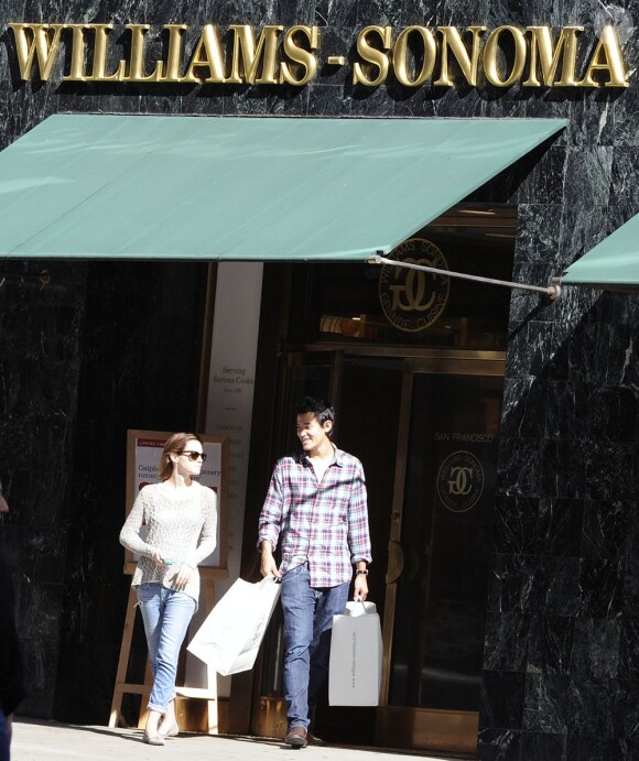 Emma Watson et son petit ami Will Adamowicz quittent le magasin Williams-Sonoma à New York. Le 16 septembre 2012.