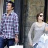 Emma Watson et son petit ami Will Adamowicz, en pleine séance shopping à New York. Le 16 septembre 2012.