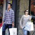 Emma Watson et son petit ami Will Adamowicz, en pleine séance shopping à New York. Le 16 septembre 2012.