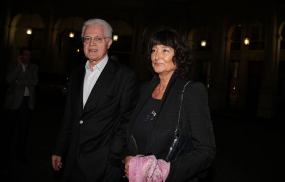 Lionel Jospin et sa femme lors de la première de la pièce Comme s'il en pleuvait à Paris le 17 septembre 2012