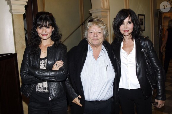 Salmoé Lelouch, Josée Dayan et Evelyne Bouix lors de la représentation de la pièce Comme s'il en pleuvait le 17 septembre 2012 à Paris