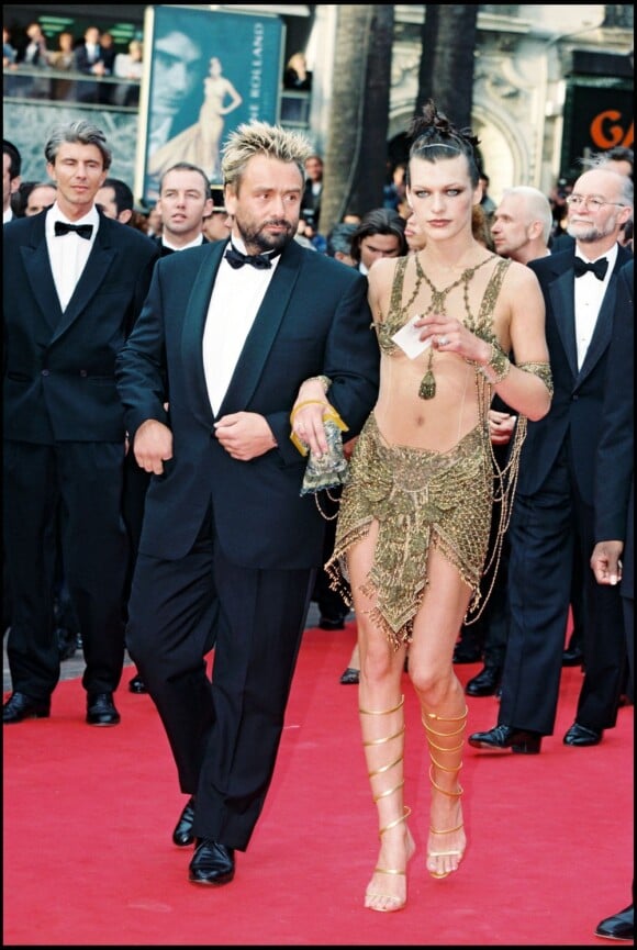 Milla Jovovich et Luc Besson présentent Le Cinquième élément et montent les marches à Cannes, le 7 mai 1997.