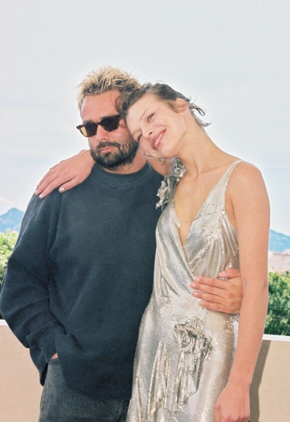 Milla Jovovich et Luc Besson présentent Le Cinquième élément à Cannes, le 7 mai 1997.