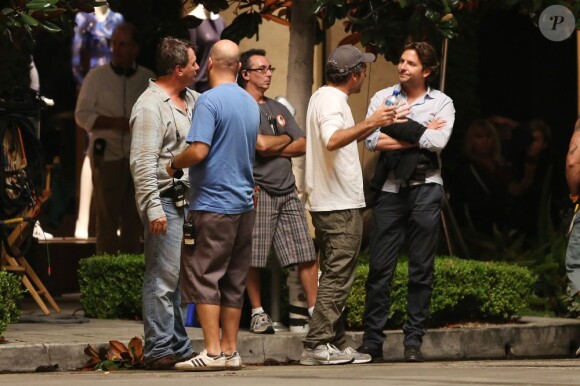 Bradley Cooper avec Ed Helms Jamie Chung, et Gillian Vigman sur le tournage de Very Bad Trip 3 en septembre 2012