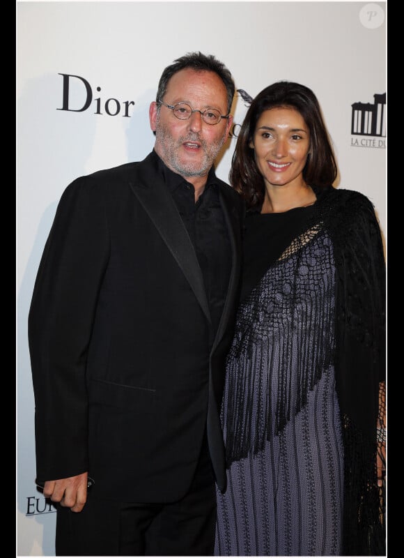 Jean Reno et son épouse Sofia lors de la soirée d'inauguration de la Cite du Cinéma à Saint Denis le 21 septembre 2012