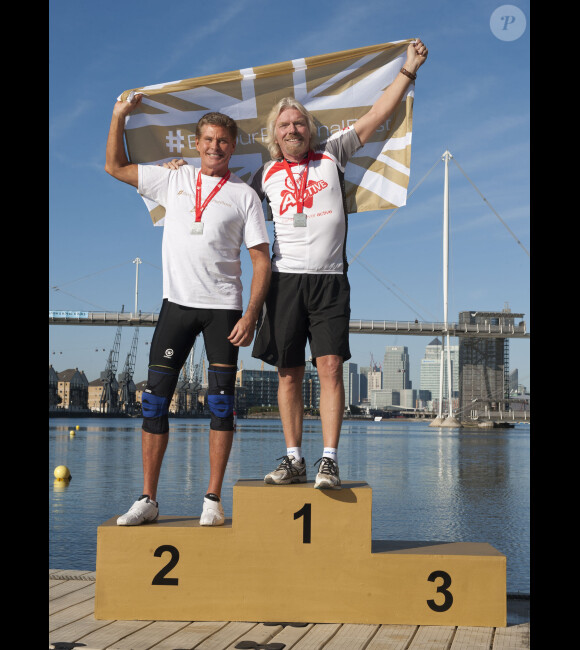 Richard Branson et David Hasselhoff participent au Virgin Active Triathlon, à Londres, le samedi 22 septembre 2012.