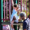 Moment de détente pour la petite Suri Cruise ! La fillette s'amuse dans un parc de Brooklyn, à New York le 24 septembre 2012, sous le regard de sa maman Katie Holmes