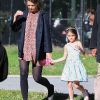 Journée ensoleillée pour Suri Cruise et sa mère Katie Holmes dans un parc de Brooklyn. Le 24 septembre 2012