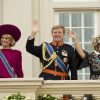 La princesse Maxima, le prince Willem-Alexander et la reine Beatrix saluent la foule depuis le balcon du palais Noordeinde. La famille royale des Pays-Bas le 18 septembre 2012 lors du Prinsjesdag, jour annuel d'inauguration solennelle de la nouvelle année parlementaire.
