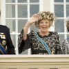 La reine et sa famille ont salué la foule depuis le balcon du palais Noordeinde, à La Haye. La famille royale des Pays-Bas le 18 septembre 2012 lors du Prinsjesdag, jour annuel d'inauguration solennelle de la nouvelle année parlementaire.