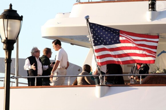 Leonardo DiCaprio tourne The Wolf of Wall Street de Martin Scorsese sur un yacht à New York, le 24 septembre 2012.