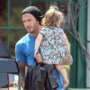 David Beckham et sa fille Harper, bien calé dans ses bras, dans les rues de Los Angeles, le 25 septembre 2012