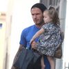 David Beckham papa attentionné avec sa fille Harper dans les rues de Los Angeles, le 25 septembre 2012