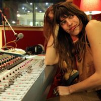 Lou Doillon : Dézinguée par Libération, elle répond avec humour...