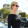 Eva Herzigova arrive à l'Hôtel National des Invalides pour assister au défilé prêt-à-porter Christian Dior printemps-été 2013. Paris, le 28 septembre 2012.