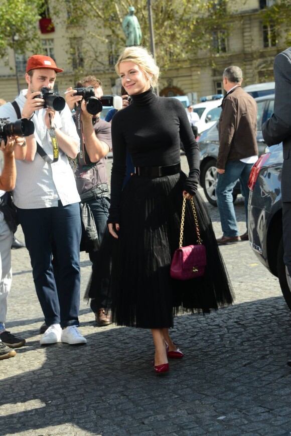 Mélanie Laurent arrive à l'Hôtel National des Invalides pour assister au défilé prêt-à-porter Christian Dior printemps-été 2013. Paris, le 28 septembre 2012.