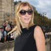 Clotilde Courau arrive à l'Hôtel National des Invalides pour assister au défilé prêt-à-porter Christian Dior printemps-été 2013. Paris, le 28 septembre 2012.