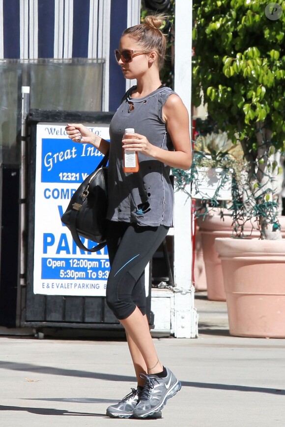 Nicole Richie poursuit ses efforts pour conserver son corps tonique et sort de sa salle de sport à Los Angeles le 27 septembre 2012