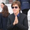 Paul McCartney arrive à l'Opéra Garnier pour assister au défilé printemps-été 2013 de sa fille Stella McCartney. Paris, le 1er octobre 2012.