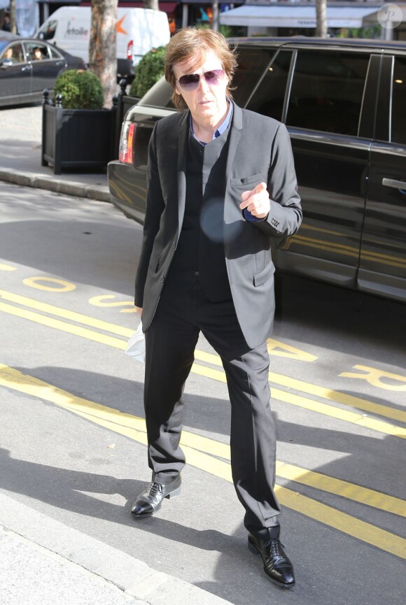 Paul McCartney est de retour au George-V après avoir assisté au défilé de sa fille Stella. Paris, le 1er octobre 2012.