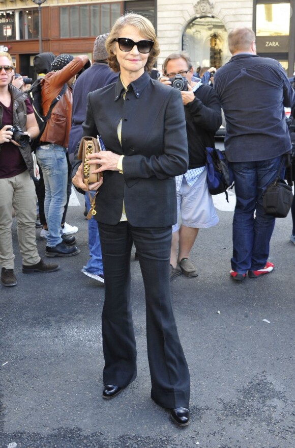 Charlotte Rampling arrive à l'Opéra Garnier pour assister au défilé Stella McCartney printemps-été 2013. Paris, le 1er octobre 2012.