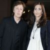 Paul McCartney et Nancy Shevell assistent au défilé Stella McCartney printemps-été 2013. Paris, le 1er octobre 2012.