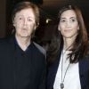 Paul McCartney et Nancy Shevell assistent au défilé Stella McCartney printemps-été 2013. Paris, le 1er octobre 2012.