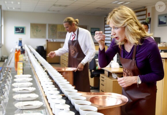 Steffi Graf teste des dizaines de thés au siège de Teekanne le 2 octobre 2012 à Düsseldorf