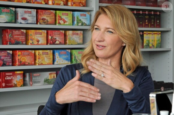 Steffi Graf répond aux questions des journalistes lors d'une rencontre organisée avec la presse chez Teekanne à Düsseldorf le 14 juillet 2012