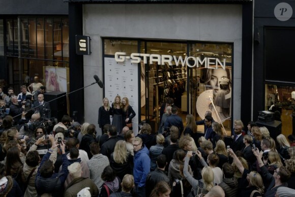 Le top Doutzen Kroes lance la collection G-Star Women sélectionnée par le Vogue Hollandais en soutien à dance4life à Amsterdam le 5 octobre 2012