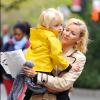 L'actrice Naomi Watts et son fils Samuel se promènent dans les rues de New York le 9 octobre 2012.
